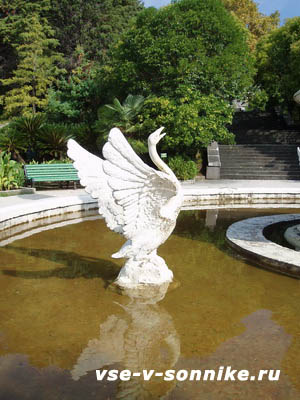 Лебедь фонтан "Сказка"